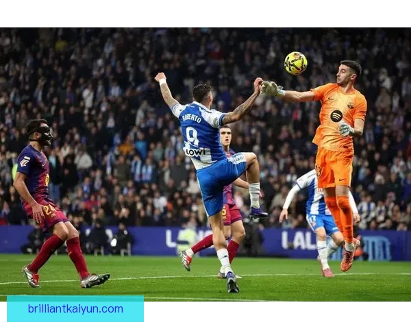 西甲黄潜防守反击表现稳健，状态回暖引发关注